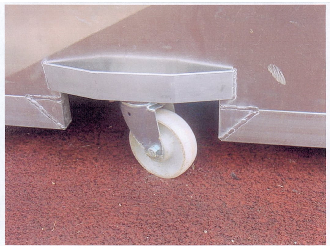 Lowerable wheels for mobile aluminum cover for jump mats