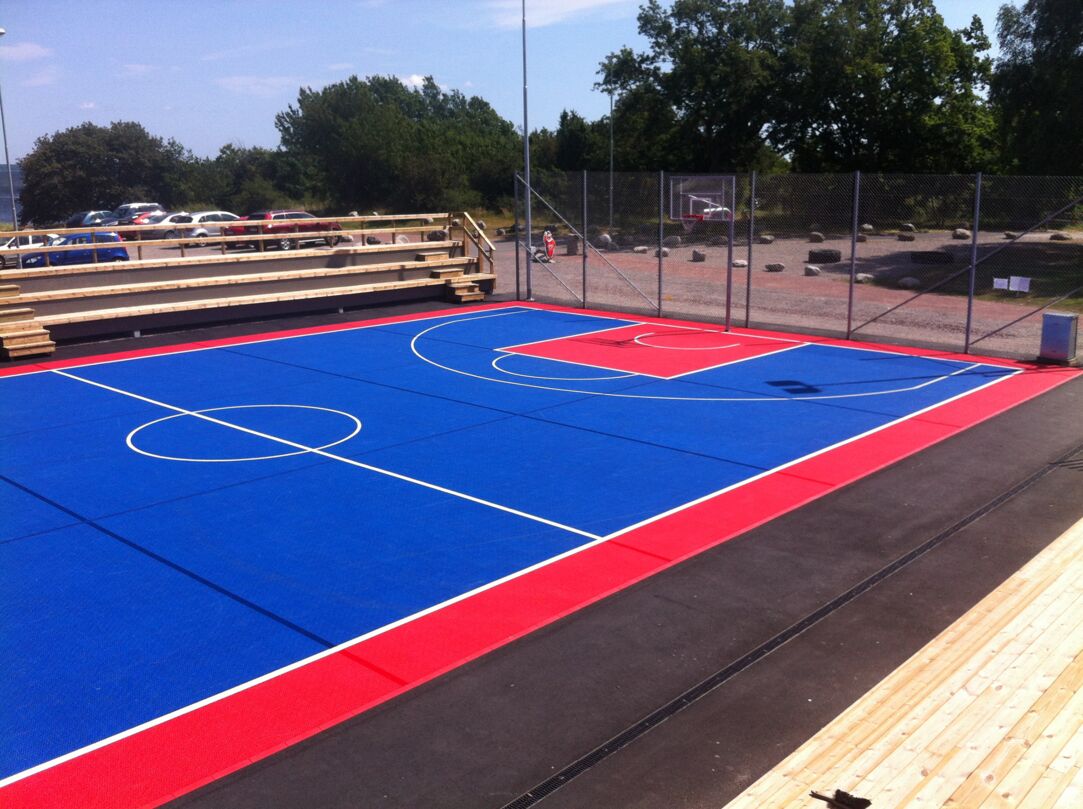 Bergo® sports flooring for basketball 5-on-5 court