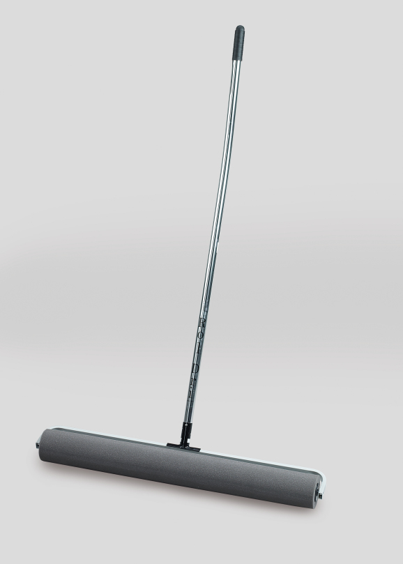 Water roller with handle