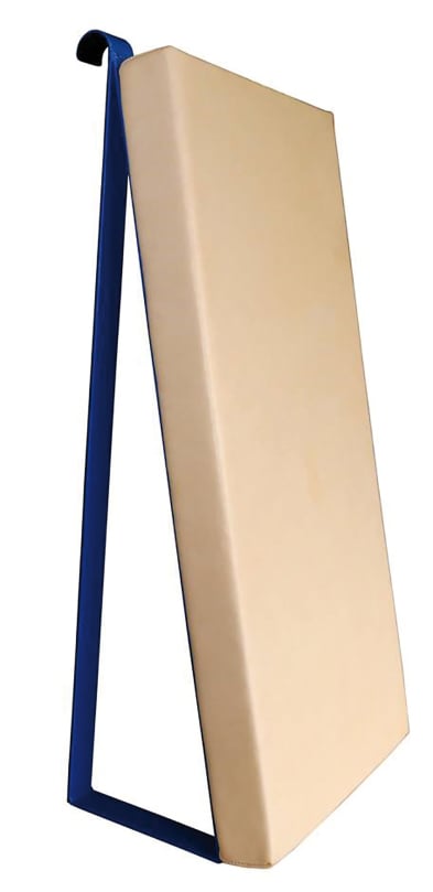 Leg raise trainer for horizontal bars