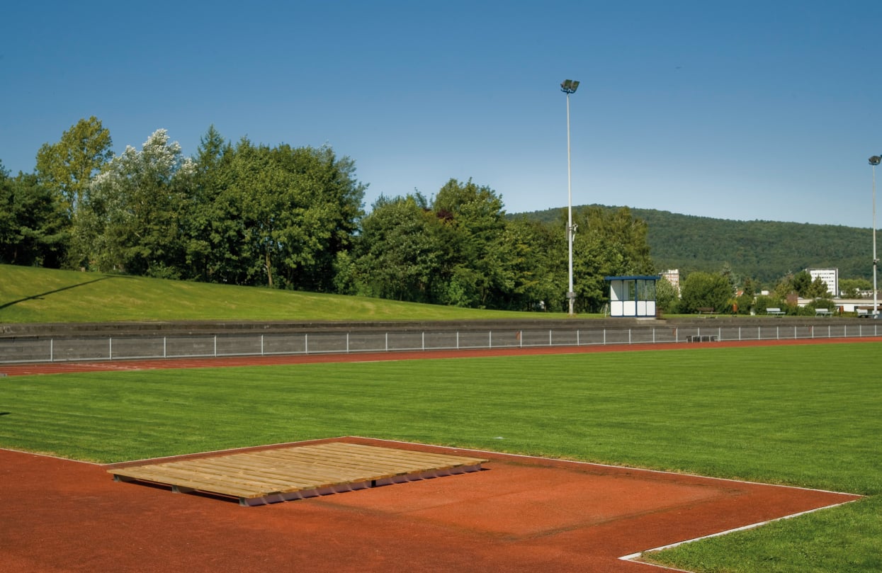 Bed frame for high jump cushions, made of wood & aluminum