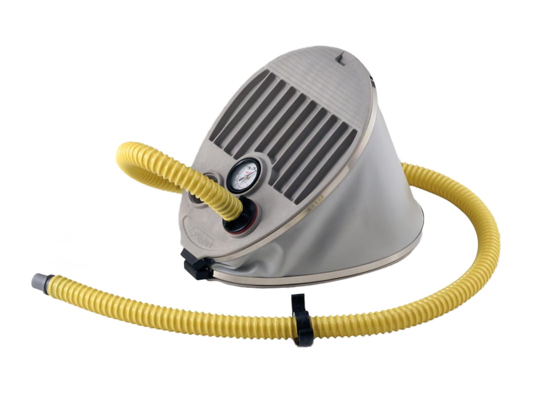 Foot pump with pressure gauge