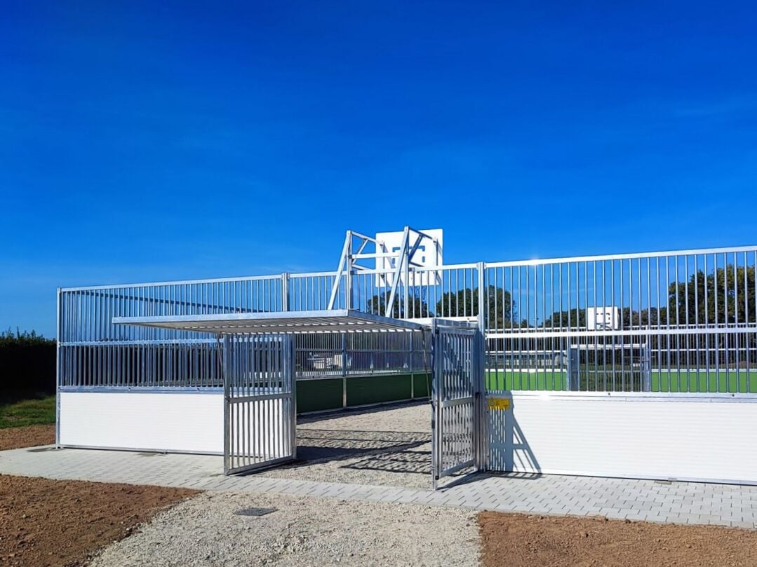 Additional Soccer Court ARENA PRO PLUS: Entrance in goal back wall