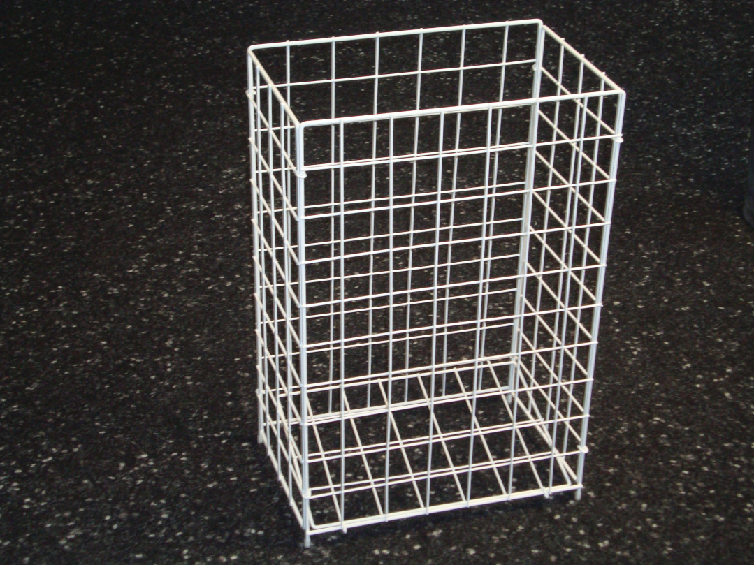 Wire mesh waste bin