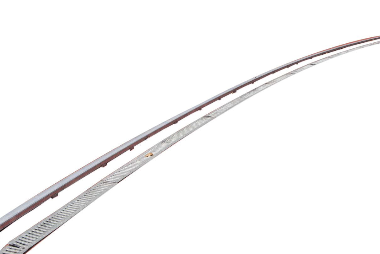 Aluminium frame for track bordering