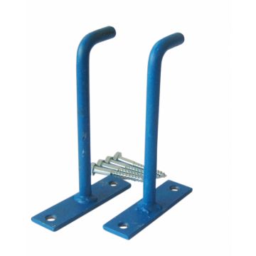 Wall bracket with reinforcement