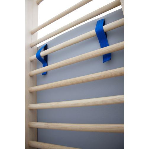 Impact protection mat for climbing walls