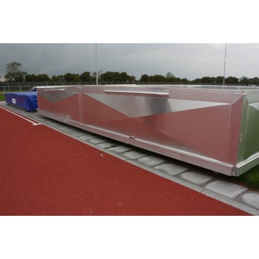 Magnetic mat protection for (pole) vault covers