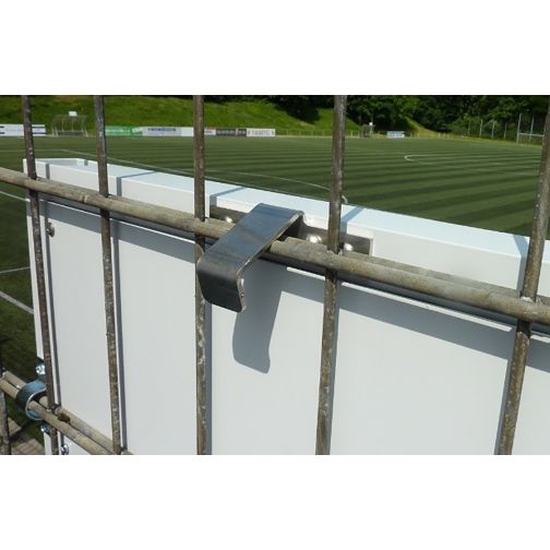 Mounting kit for round mast