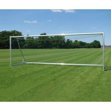 Soccer goal ROBUST, fully welded, with ground anchoring and carrying handles.