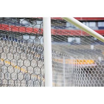 Camera-optimized soccer goal net with hexagonal mesh