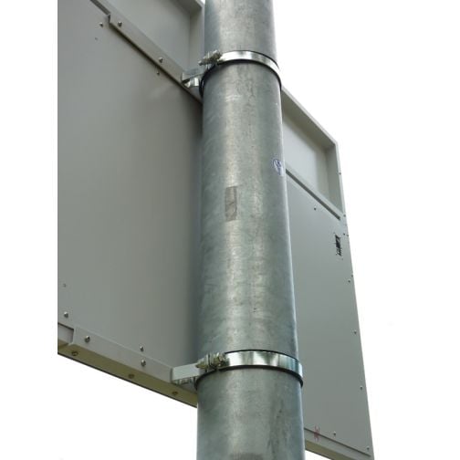 Mounting kit for round mast