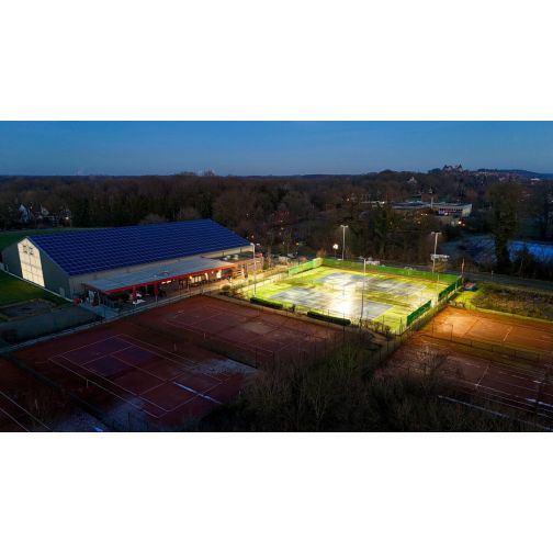 LED floodlight for an entire tennis court