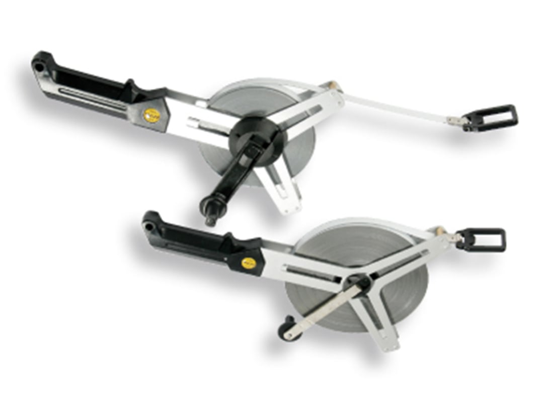 Steel tape measure with triangular aluminum frame