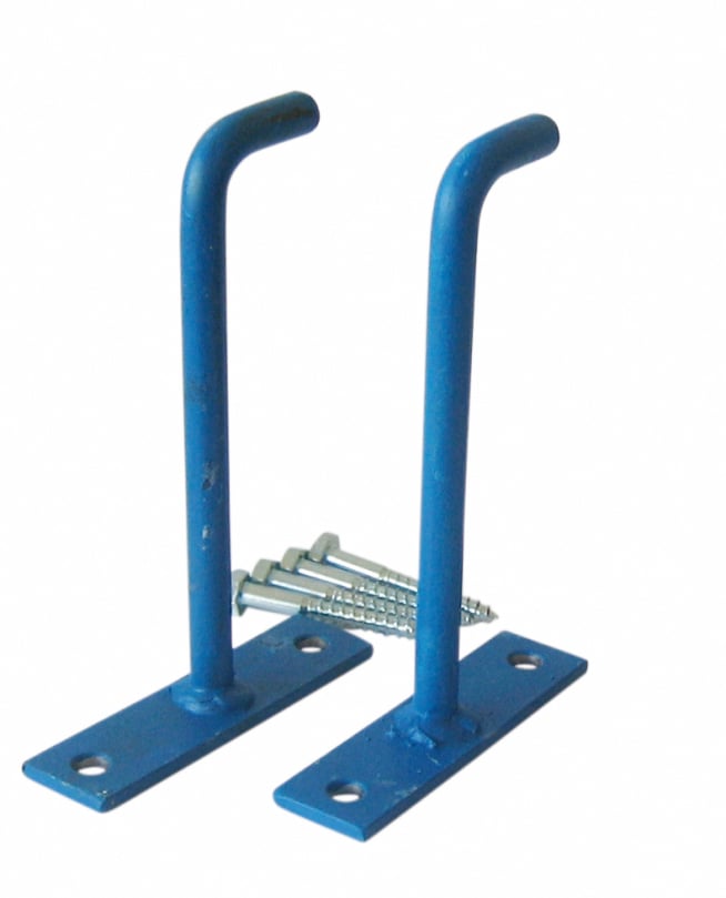 Wall bracket with reinforcement