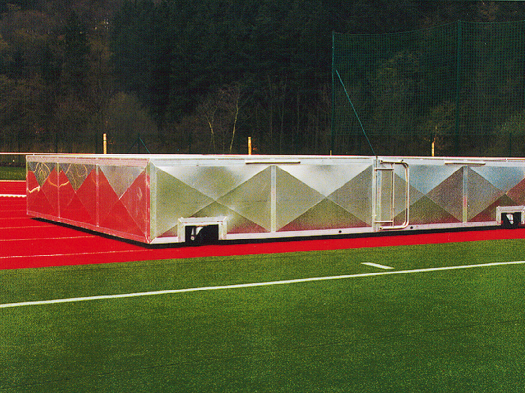 Mobile cover for pole vault mats