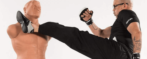 Trainings- und Schutzausr&uuml;stung von Century Martial Arts f&uuml;r Sportvereine in der Trainingshalle