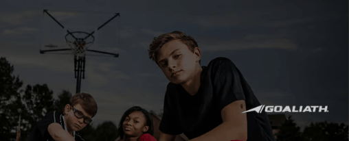 Stabile Goaliath Basketballanlage f&uuml;r Vereinsnutzung auf einem Trainingsplatz
