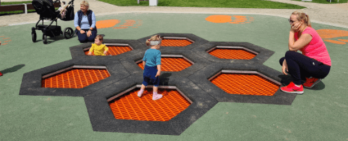 Modulare Inter-Play Spielplatzger&auml;te f&uuml;r den Einsatz in Kindertagesst&auml;tten und Betreuungseinrichtungen